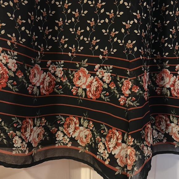 Adelyn Rae Floral Romper - Picture 4 of 9